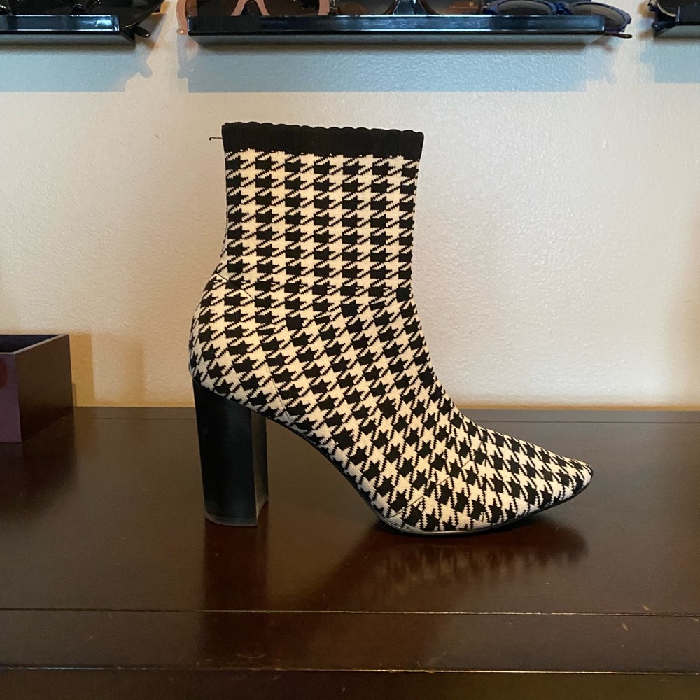 Houndstooth Booties - Picture 3 of 4